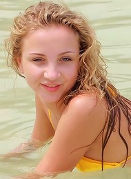 Aisha - Gorgeous teen spreads on the beach